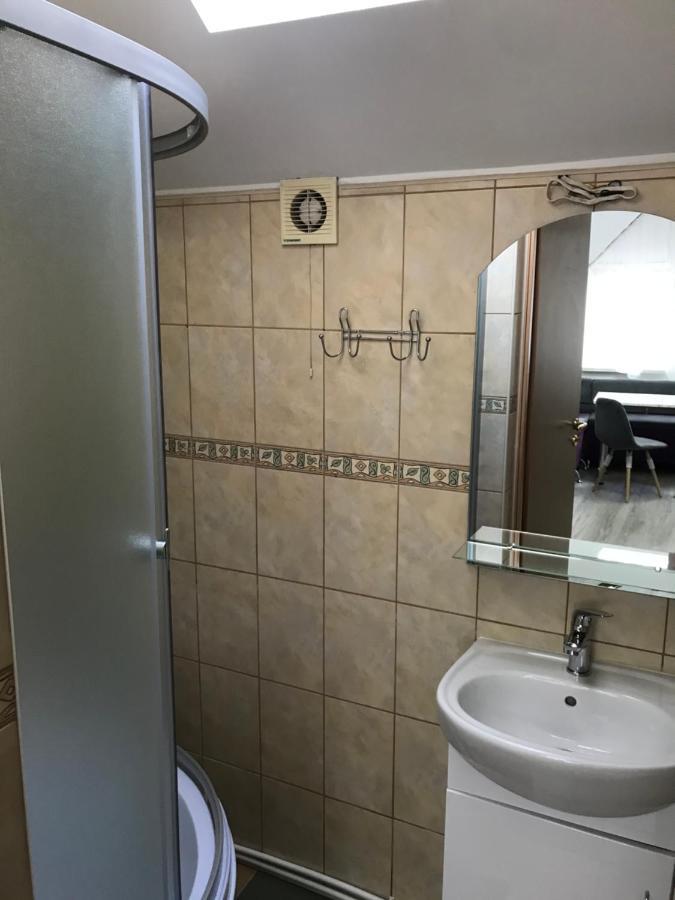 Міни-Хостел Родинного Типу Dubai Uzhhorod Exterior photo